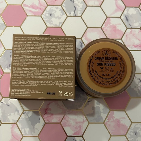 ANASTASIA BEVERLY HILLS Cream Bronzer - Picture 2 of 2
